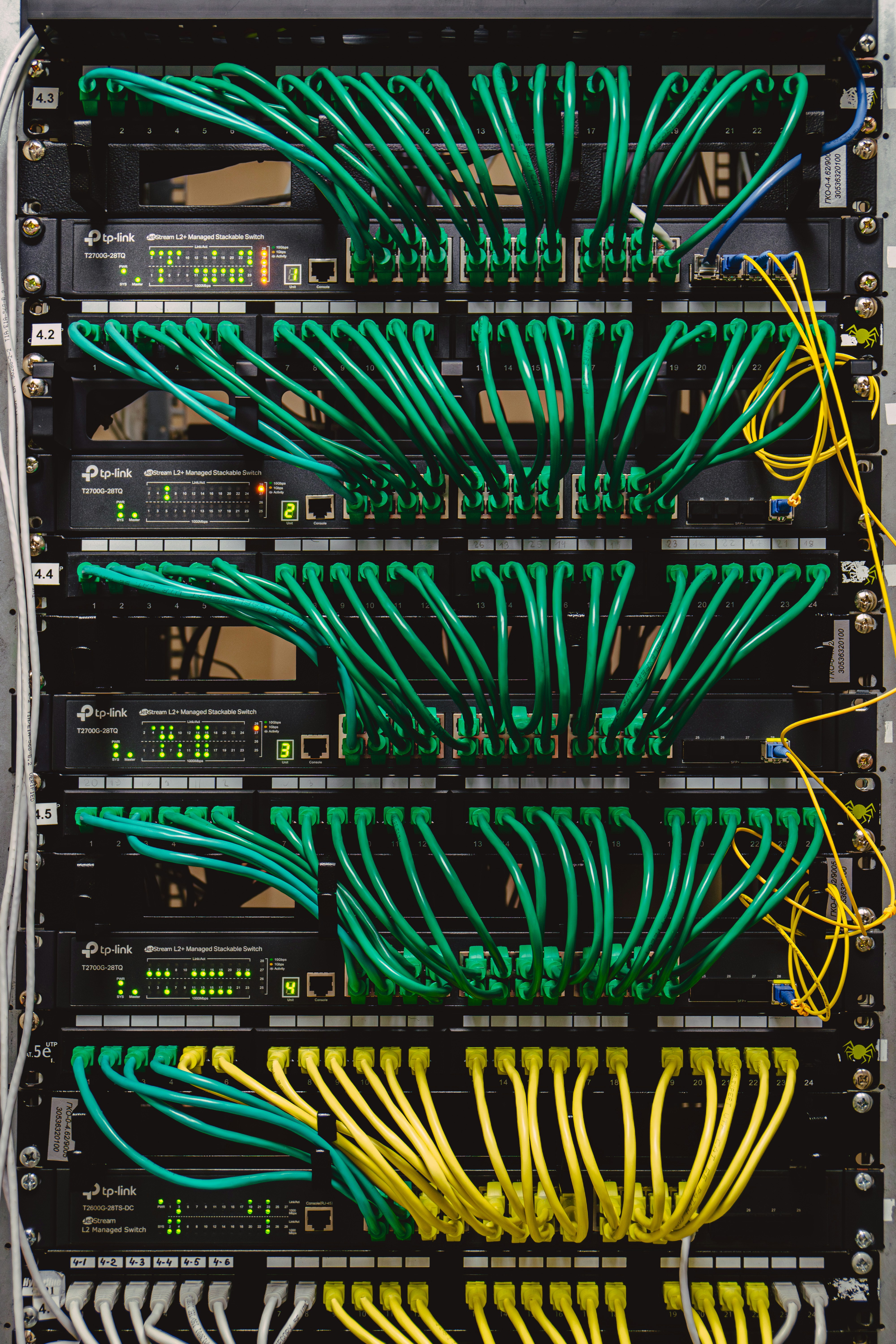 TP-Link switches with cable management